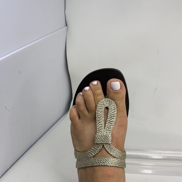 LK Bennett Sz 9 Open Toe T-Strap Gold Flat Sandals - Picture 12 of 15